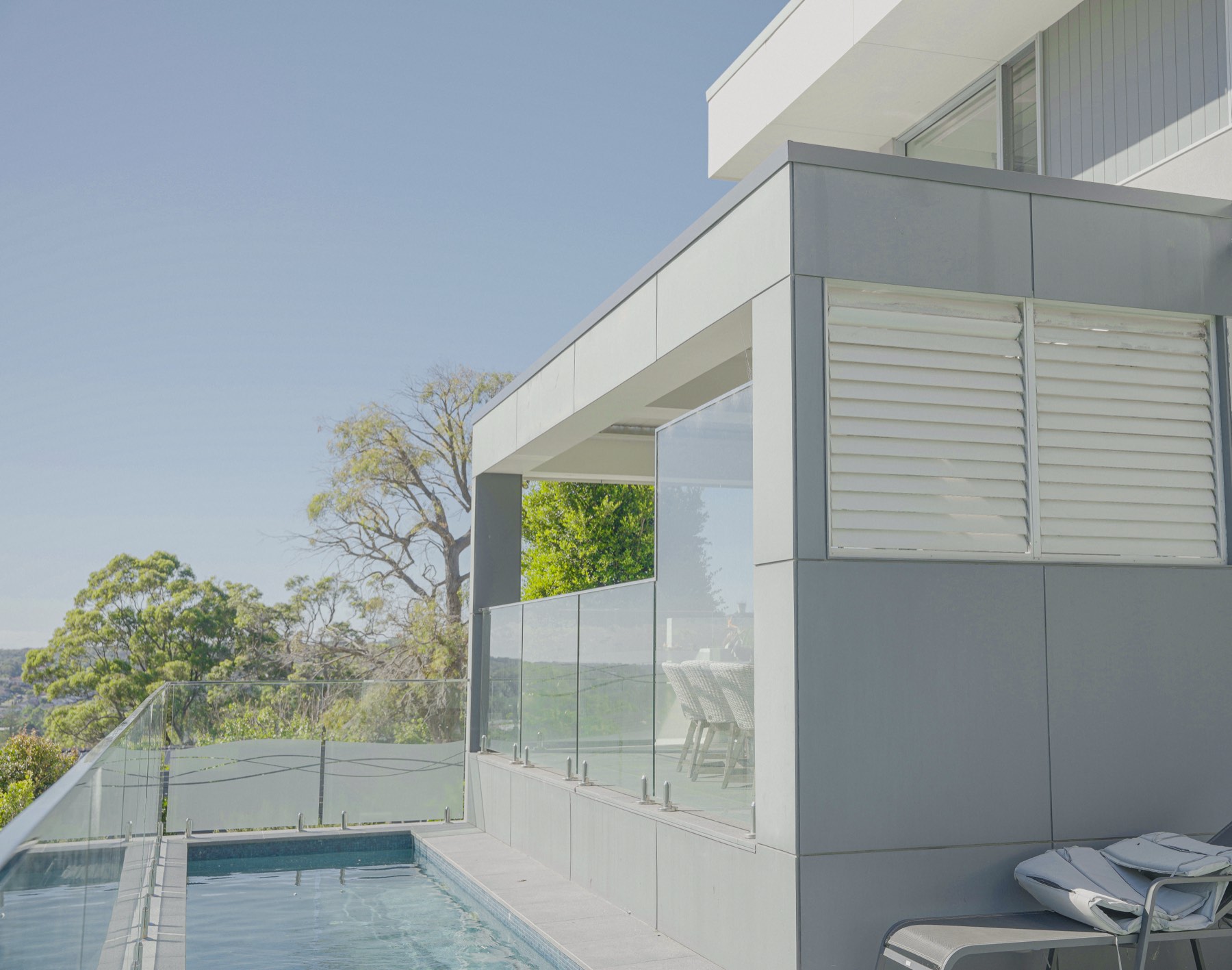 Pool and louvre pergola of a modern new build